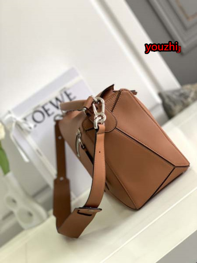 2023年4月原版復刻新作入荷 LOEWE  バッグ youzhi工場35*17*24