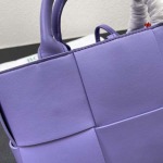 2024年6月4日人気新作入荷Bottega Veneta Arco tote バッグqb工場