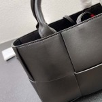 2024年6月4日人気新作入荷Bottega Veneta Arco tote バッグqb工場