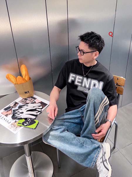 2024年7月15日高品質新作入荷FENDI 半袖 Tシャツ...