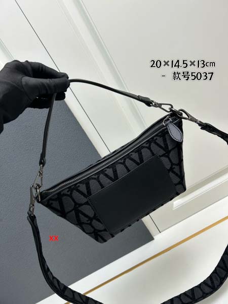 2024年8月2日新品入荷VALENTINO バッグ XX工場 SIZE:20*14.5*13cm