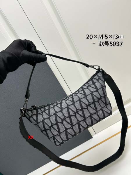 2024年8月2日新品入荷VALENTINO バッグ XX工場 SIZE:20*14.5*13cm