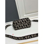 2024年8月2日新品入荷VALENTINO バッグ XX工場 20*14.5*13cm: