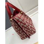 2024年8月2日新品入荷VALENTINO バッグ XX工場 SIZE:35x25x17cm