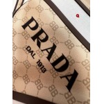 2024年8月12日早秋高品質新作入荷  PRADA 半袖 Tシャツ Q工場