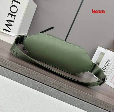 2025年早春新品入荷 LOEWE 本革 バッグ lexun工場Size：32.5*9*12.3cm