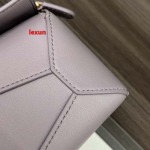 2025年早春新品入荷 LOEWE 本革 バッグ lexun工場size:18*12.5*8CＭ