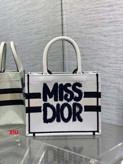 2025年早春高品質新品入荷 ディオール TOTE バッグ XIU工場