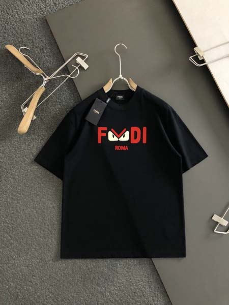 2025年4月19日入荷新作FENDI半袖Tシャツ 超厳選★誕生日プレゼント/結婚祝い/内祝い/贈り物/YI+YI工場S-XXL