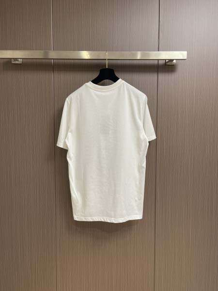 2025年4月19日入荷新作Fendi半袖Tシャツ 超厳選★誕生日プレゼント/結婚祝い/内祝い/贈り物/YI+YI工場S-XXL