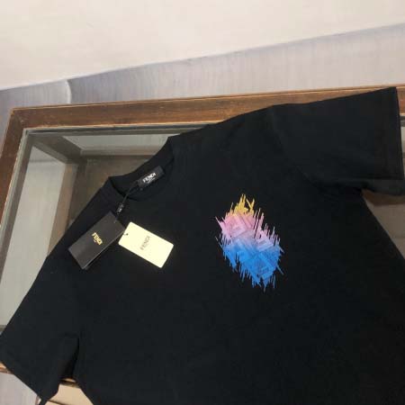 2025年4月20日入荷新作Fendi半袖Tシャツ 超厳選★誕生日プレゼント/結婚祝い/内祝い/贈り物/YI+YI工場S-XL