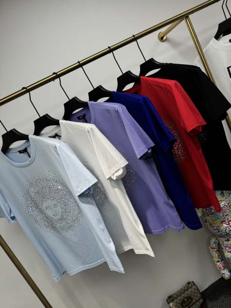 2025年4月26日入荷新作Versace半袖Tシャツ 原版复刻高級品香港の会社超厳選★入手困難/誕生日プレゼント/yinx工場