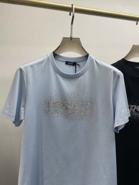 2025年4月26日入荷新作Versace半袖Tシャツ 原版复刻高級品香港の会社超厳選★入手困難/誕生日プレゼント/yinx工場