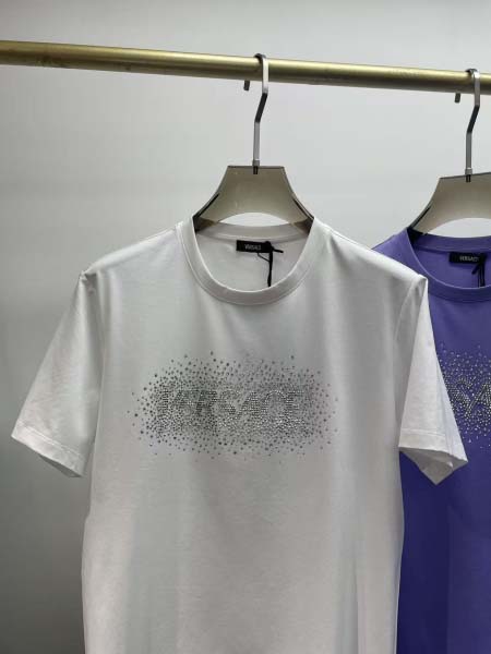 2025年4月26日入荷新作Versace半袖Tシャツ 原版复刻高級品香港の会社超厳選★入手困難/誕生日プレゼント/yinx工場