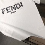 2025年4月20日入荷新作Fendi半袖Tシャツ 超厳選★誕生日プレゼント/結婚祝い/内祝い/贈り物/YI+YI工場S～XL