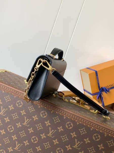 2025年6月26日Louis Vuitton バッグWallet On Chain Capucines  LV  Monogram Monogram :M12143:23CMx12CMx4CM 高品質人気の新作/誕生日プレゼント/SQ工場