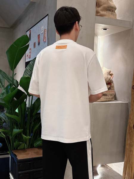 2025年6月30日入荷新作Louis Vuitton半袖Tシャツ 高级品超厳選★入手困難/誕生日プレゼント/MF工場