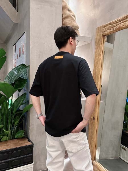 2025年6月30日入荷新作Louis Vuitton半袖Tシャツ 高级品超厳選★入手困難/誕生日プレゼント/MF工場