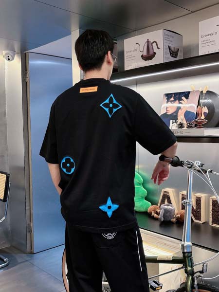 2025年6月30日入荷新作Louis Vuitton半袖Tシャツ 高级品超厳選★入手困難/誕生日プレゼント/MF工場