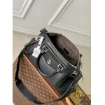 2025年6月26日Louis Vuitton バッグ LV Biker  2025  Nicolas Ghesquire  11 6.7 Sarah :M14700:38CMx15CMx15CM 高品質人気の新作/誕生日プレゼント/SQ工