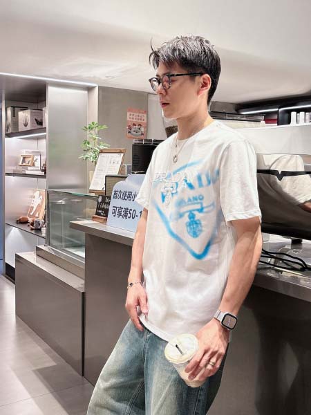 2025年7月2日入荷新作Prada半袖Tシャツ 高级品超厳選★入手困難/誕生日プレゼント/MF工場