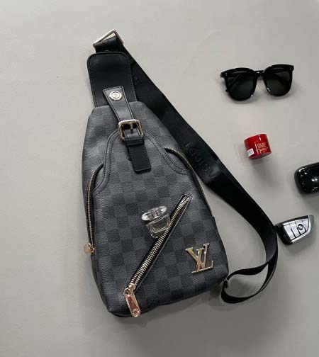 2025年9月4日入荷新作Versace /人気/本革/バッグ 人気 おすすめ 父の日 誕生日/ギフト プレゼント 結婚式男友達の誕生日プレゼント