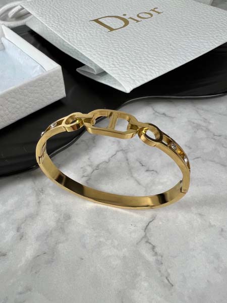 2025年9月25日入荷新品Dior腕輪/ブレスレットギフト/誕生日/記念品/アクセサリーxin工場