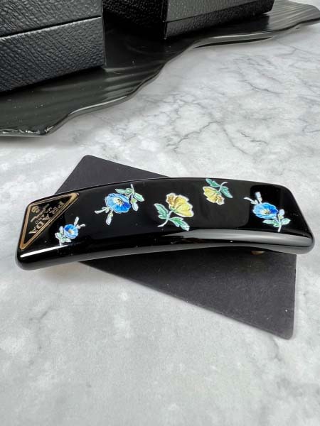 2025年9月25日入荷新品Pradaヘアピンギフト/誕生日/記念品/アクセサリーxin工場