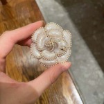 2025年9月25日入荷新品Chanelブローチギフト/誕生日/記念品/アクセサリーxin工場