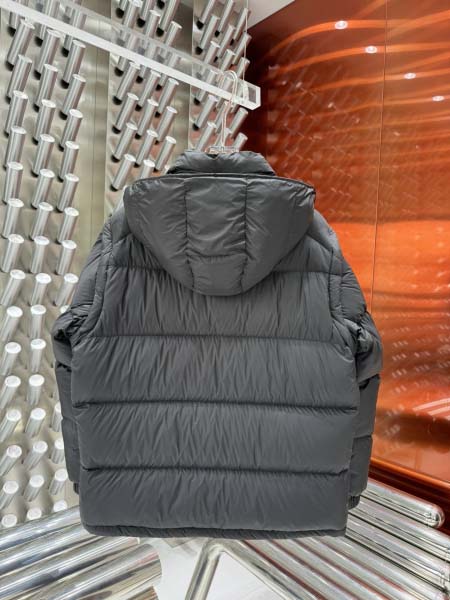 2025年10月30日秋冬新作Pradaダウンジャケット高品質人気商品/LDF工場