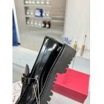 2025年10月22日入荷新作VALENTINO女性用35-42靴人気商品★/誕生日プレゼント/高品質/SL工場