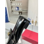 2025年10月22日入荷新作VALENTINO女性用35-42靴人気商品★/誕生日プレゼント/高品質/SL工場