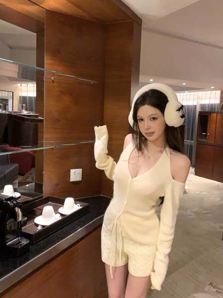 2025年11月18日入荷秋冬新作YSL ニット ファッション/誕生日プレゼント/贈り物 can工場