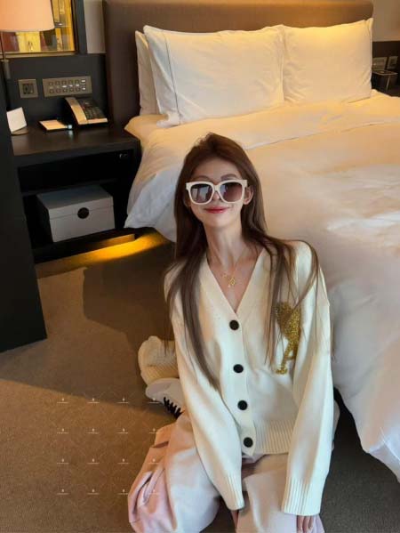 2025年11月18日入荷秋冬新作AMIニット/セーター ファッション/誕生日プレゼント/贈り物 can工場