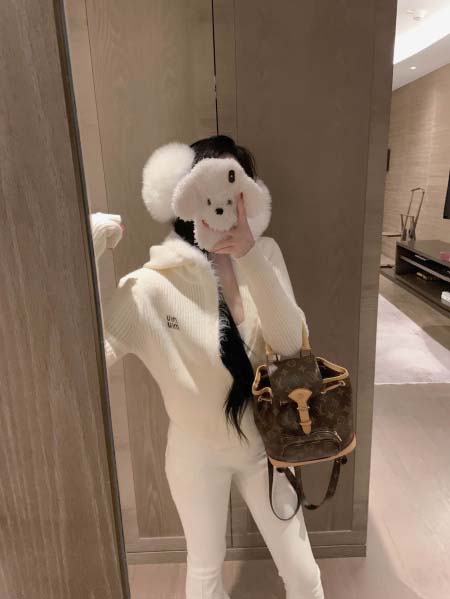 2025年11月18日入荷秋冬新作miumiu ニットファッション/誕生日プレゼント/贈り物 can工場