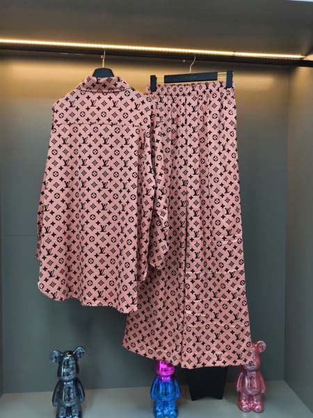 2025年11月20日入荷秋冬新作ルイヴィトンセットファッション/誕生日プレゼント/贈り物 can工場