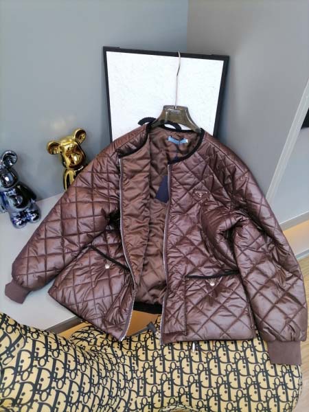 2025年11月23日入荷秋冬新作Pradaダウンジャケットファッション/誕生日プレゼント/贈り物 can工場