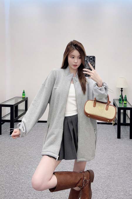 2025年11月24日入荷秋冬新作miumiu スウェット ファッション/誕生日プレゼント/贈り物 can工場