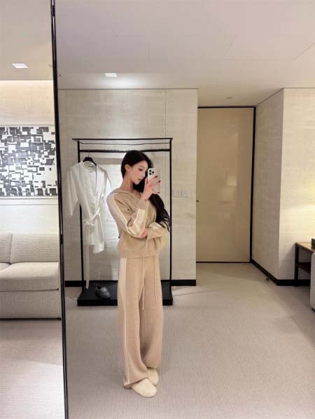 2025年11月24日入荷秋冬新作miumiu セットファッション/誕生日プレゼント/贈り物 can工場