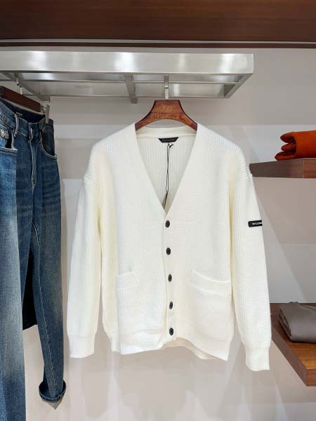 2025年11月7日秋冬新作Balenciaga ニットカー...