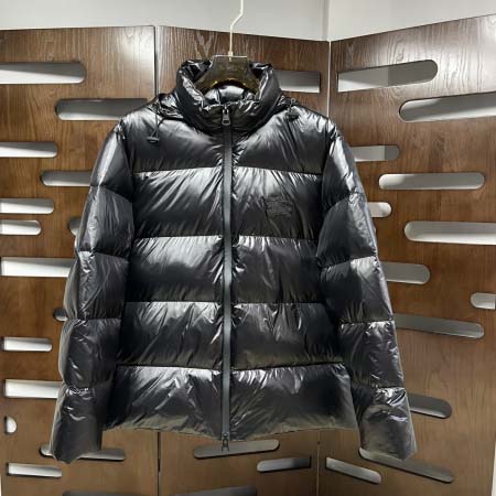 2025年11月17日秋冬新作Burberryダウンジャケッ...