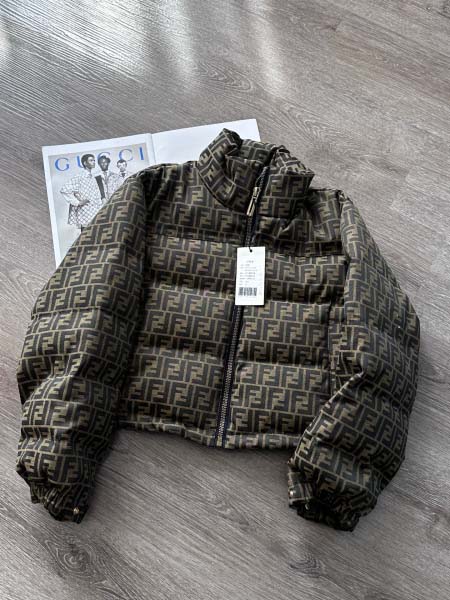 2025年11月23日入荷秋冬新作Fendiダウンジャケット...