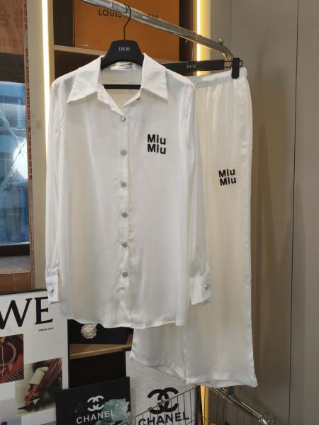 2025年11月24日入荷秋冬新作miumiuセット ファッ...