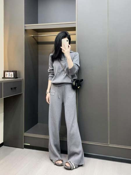 2025年11月24日入荷秋冬新作miumiuセットファッシ...