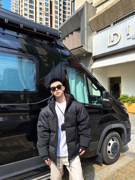 2025年11月27日秋冬新作Louis Vuittonダウ...