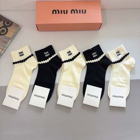 2025年12月10日入荷新品miumiu靴下ギフト/誕生日/記念品/アクセサリーkaka工場