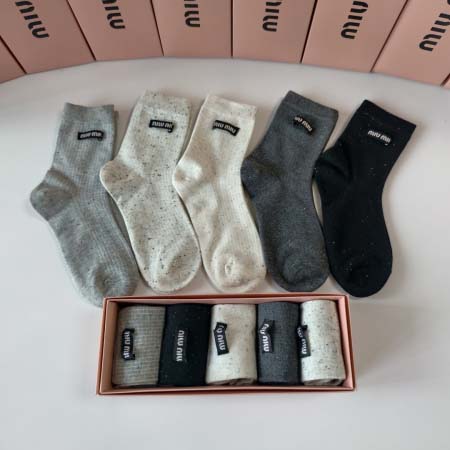 2025年12月10日入荷新品MiuMiu靴下ギフト/誕生日/記念品/アクセサリーkaka工場