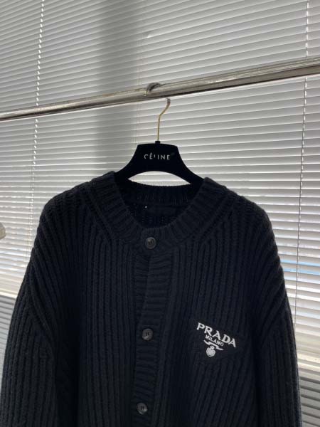 2025年12月29日秋冬新作PRADA ニットカーディガン  高品質人気商品/誕生日プレゼント/FF工場