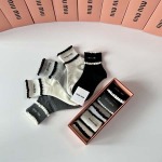 2025年12月10日入荷新品MiuMiu靴下ギフト/誕生日/記念品/アクセサリーkaka工場