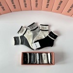 2025年12月10日入荷新品MiuMiu靴下ギフト/誕生日/記念品/アクセサリーkaka工場
